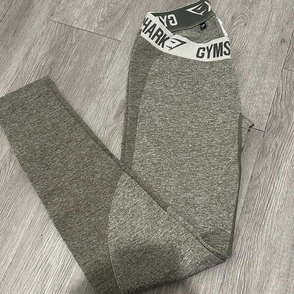 Gym shark leggings - Picture 2 of 2